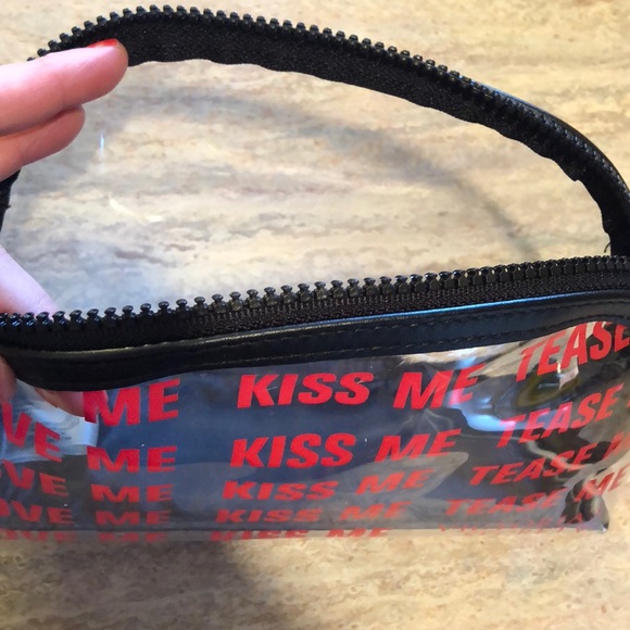 NEW Victoria’s Secret Cosmetic Bag - Picture 2 of 2